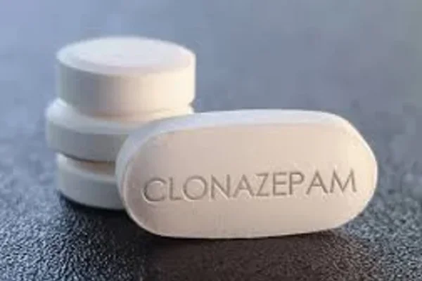 Insólito: tres alumnos fueron expulsados de un colegio por llevar una torta con clonazepam