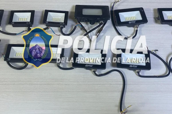 Menores robaron doce reflectores y sus padres devolvieron todo a la Policia