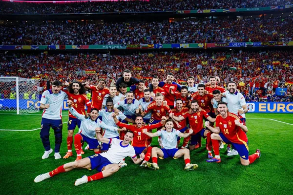 España derrotó a Francia y es el primer finalista de la Eurocopa