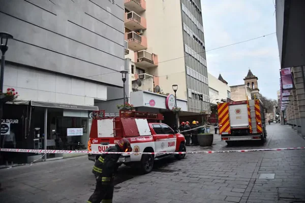 Córdoba: murieron cuatro personas tras un voraz incendio en pleno Centro