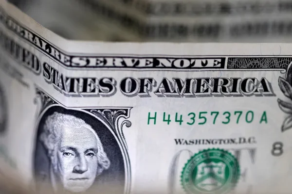 El dólar blue marcó $1.500 y amenaza las reservas con el renacer del dólar turista