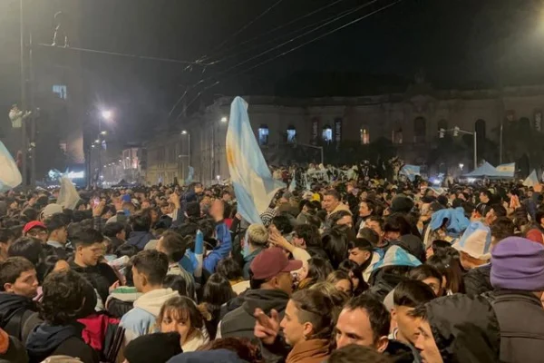 Córdoba: una multitud se reunió en el Patio Olmos para celebrar el título