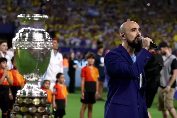 Emocionante: Abel Pintos cantó el Himno Nacional en la previa de la final de la Copa América