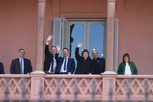 Javier Milei invitó al plantel campeón a celebrar en el balcón de Casa Rosada