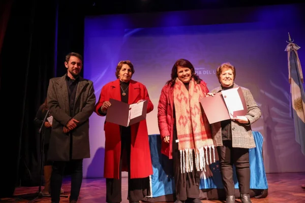 Tres escritoras riojanas renovaron su compromiso por la paz