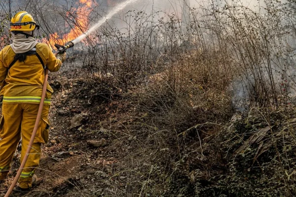 Córdoba: el fuego ya consumió unas 3.500 hectáreas en el cerro Champaquí