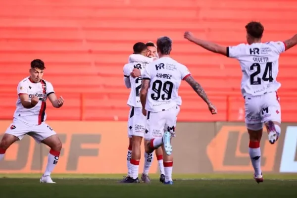 Agónica victoria de Newell's ante Barracas Central en el debut de Sebastián Méndez
