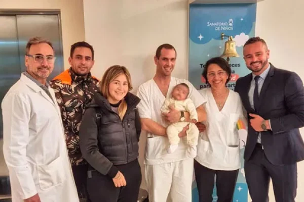 Dieron de alta al bebé cuya vida fue salvada en un operativo médico inédito en Rosario