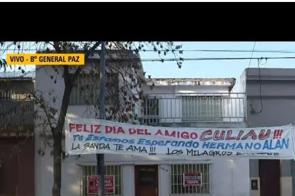 “Feliz día del amigo cul...”: la conmovedora historia detrás de un pasacalle en barrio General Paz