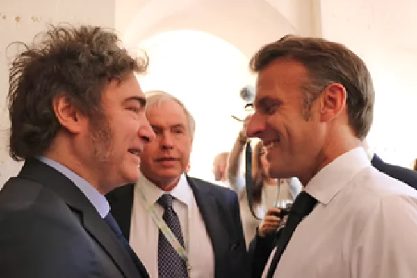 Milei viaja a Francia y se reúne con Emmanuel Macron