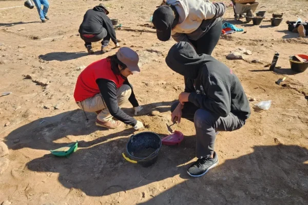 Estudiantes universitarios realizan excavación arqueológica en Chepes