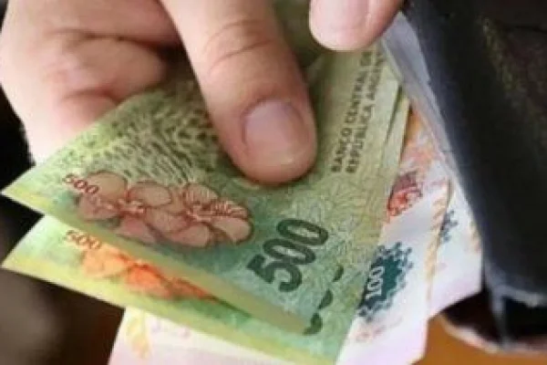 El Gobierno fijó por decreto el Salario Mínimo en $254.231