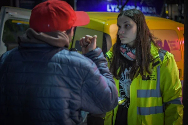 Más de 600 operadores recorren las calles porteñas para proteger del frío a las personas que viven en la calle