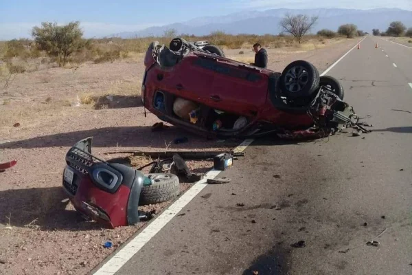 Mujer herida tras espectacular vuelco en Chilecito