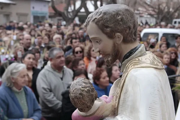 La Iglesia celebra la festividad de San Cayetano, el patrono del pan y el trabajo