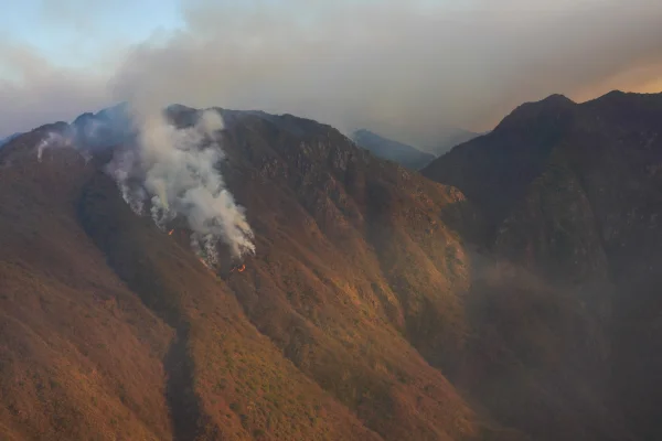 Velasco: Continúan las tareas para controlar el incendio