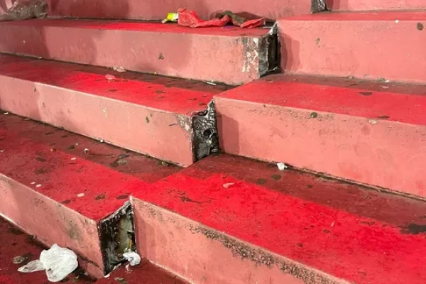 Se desplazó una parte de la tribuna de la cancha de Independiente en el partido entre Vélez y San Lorenzo