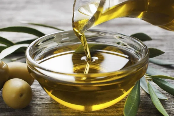 La ANMAT prohibió dos marcas de aceite de oliva: cuáles no comprar