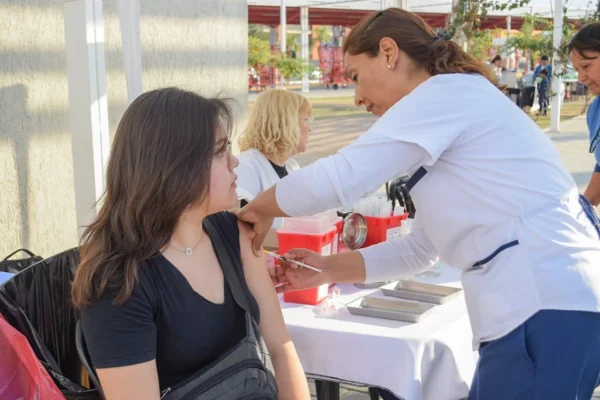 Vacunaron a cerca de mil jóvenes contra el dengue