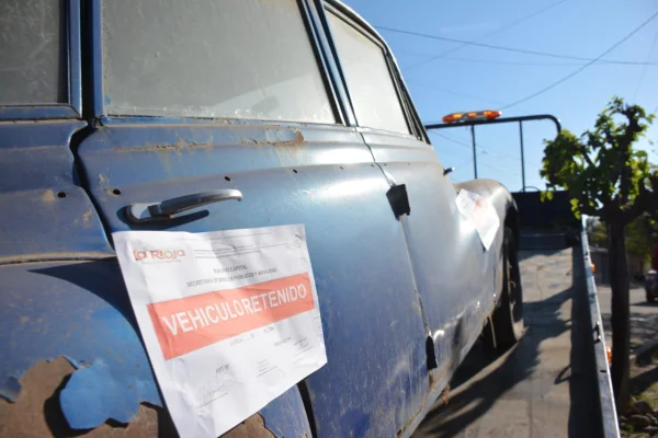 El municipio continúa retirando autos abandonados