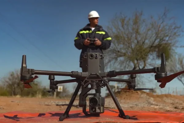 Edelar colabora en la busqueda del avión con drones