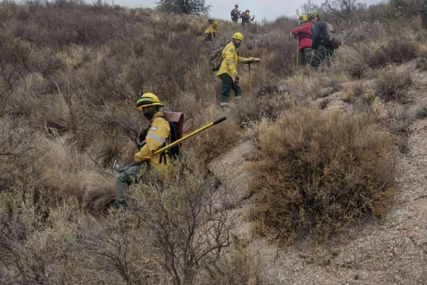 Equipos de trabajo continuaron este viernes con el combate del incendio