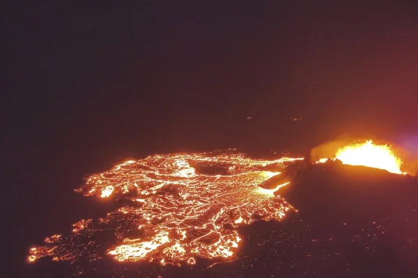 Impresionante erupción del volcán islandés Sundhnúkur