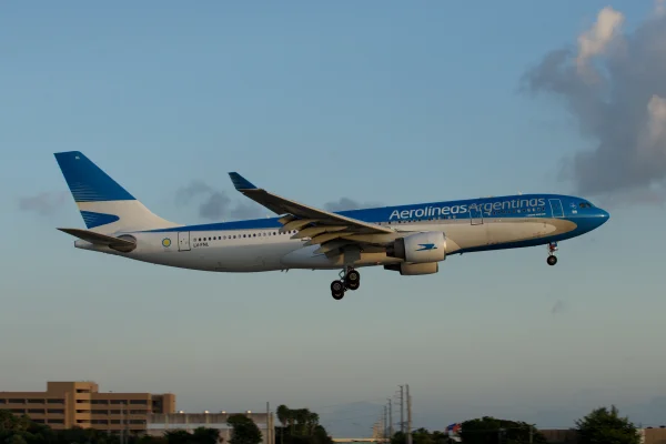 Aerolíneas Argentinas denunció a gremios por impulsar 