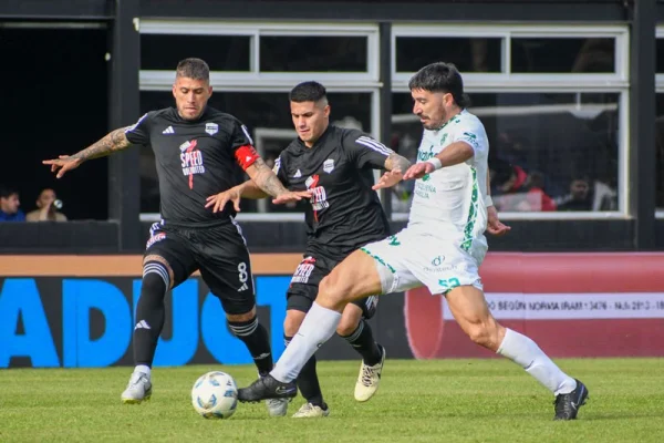 Riestra se lo dio vuelta a Sarmiento y se despega del fondo