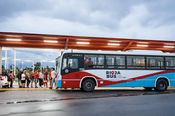 Rioja Bus: “La tarifa está congelada, continúa a 300 pesos y va a seguir así hasta fin de año”