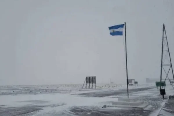 Cierran el Paso San Francisco entre Catamarca y Chile por acumulación de nieve en calzada