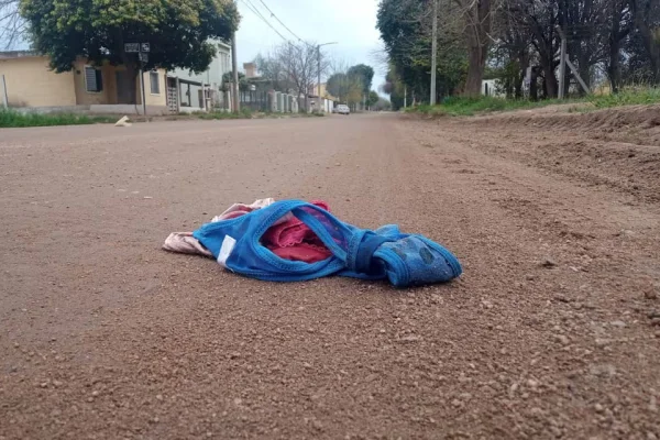 El misterio de las tangas: cientos de bombachas aparecieron tiradas en más de 6 km en Caroya