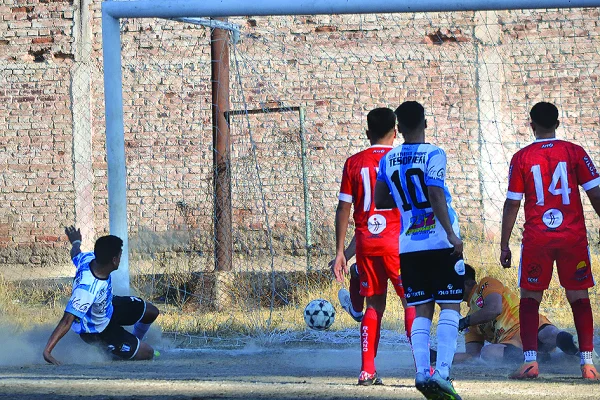 Tesorieri no tuvo piedad y goleó a Riojano