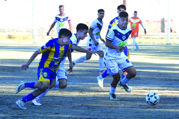 El “Defe” ganó y se afianza en la cima de Primera A