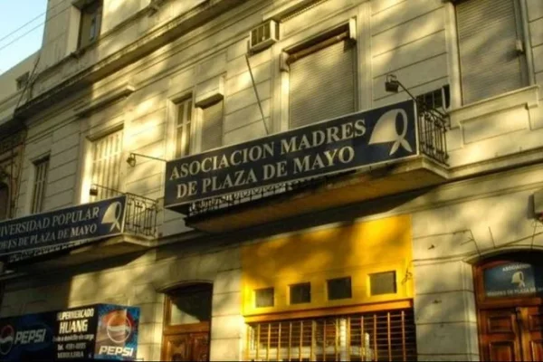 La Policía Federal bloquea el ingreso a la Universidad Nacional de las Madres de Plaza de Mayo