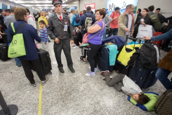 Sin acuerdo paritario entre los gremios aeronáuticos y Aerolíneas Argentinas