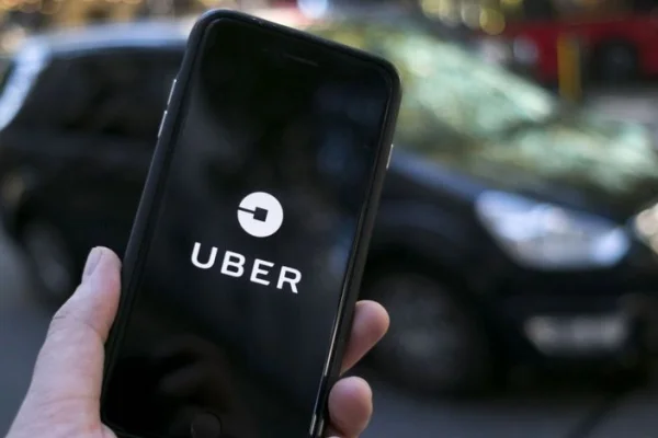 Cerca de 11.000 taxistas en todo el país usan Uber para realizar sus viajes