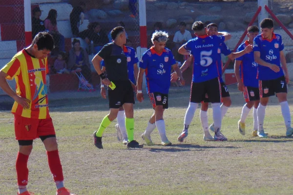 Los Andes despidió del Torneo al Santo