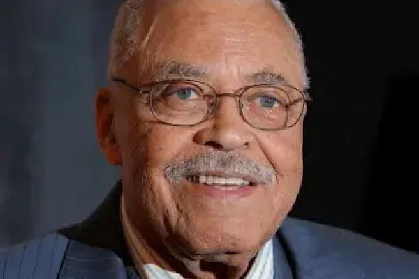 Murió a los 93 años James Earl Jones, la recordada voz de Darth Vader