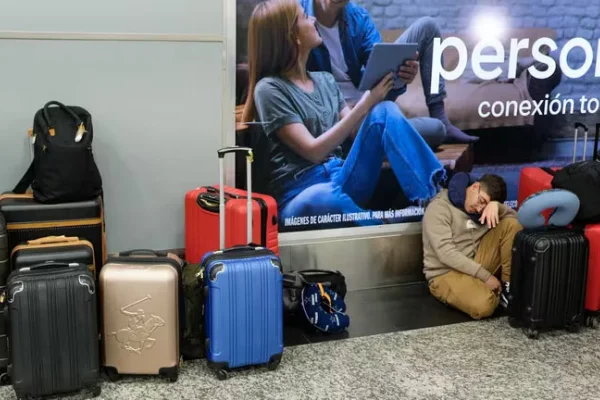 Los sindicatos aeronáuticos decidieron un paro de 24 horas en Aerolíneas Argentinas desde este viernes al mediodía