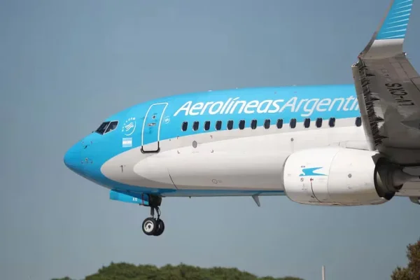 Echaron a tres pilotos de Aerolíneas por negarse a operar un avión para no avalar “el achique” de la empresa