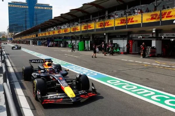 Verstappen lideró la primera prueba libre en el GP de Azerbaiyán en la que chocó Colapinto