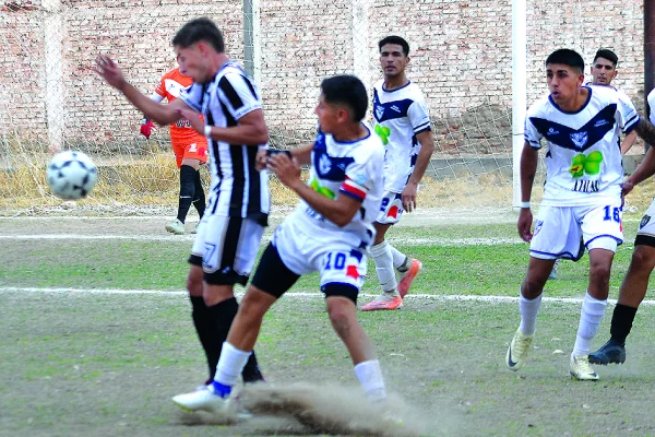 San Vicente volviò al triunfo y festejó ante Vélez en la Oficial