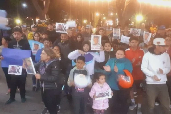 Chilecito: Vecinos y familiares se manifestaron pidiendo “Justicia por Kevin y Benjamín”