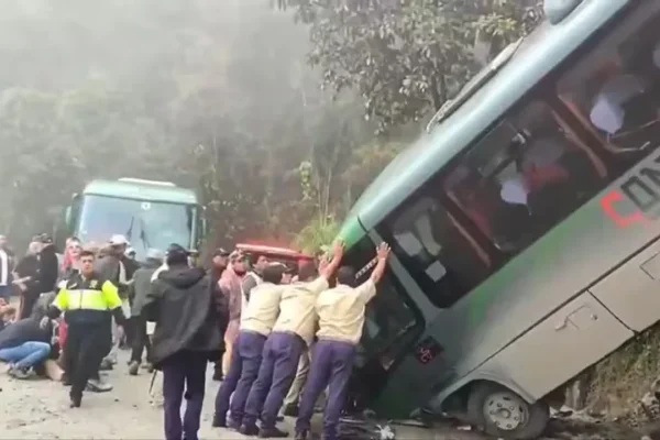 Un micro cayó en Machu Picchu: hay dos argentinos heridos