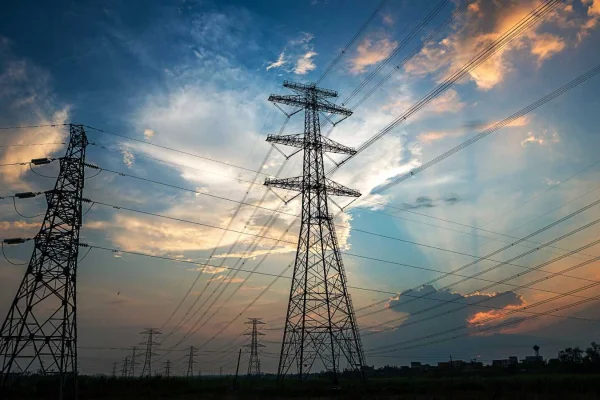 Advierten por posibles cortes de energía durante el verano