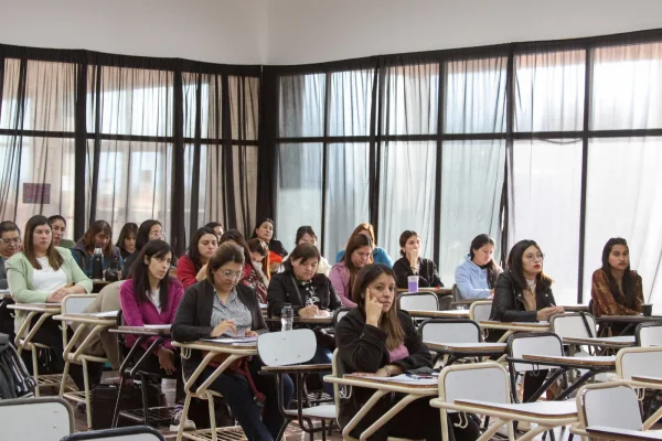 Inició el curso sobre recursos digitales e Inteligencia Artificial en educación para docentes de Nivel primario