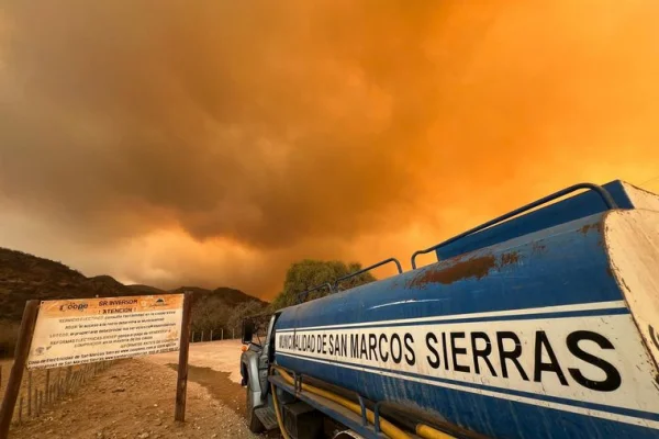 Incendios en Córdoba, descontrolados: las llamas van hacia San Marcos Sierras