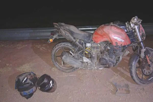 Motociclista chocó un guardarrail y está grave