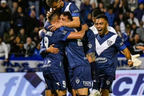 Vélez le ganó a Estudiantes en Liniers y se aleja en la punta del torneo